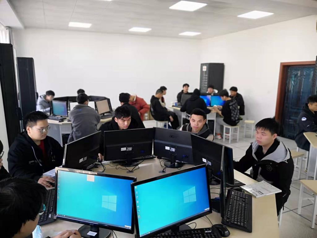 以賽促學(xué)強(qiáng)技能，以賽促教育人才——我校2021年高等職業(yè)技能院級(jí)競賽“網(wǎng)絡(luò)系統(tǒng)管理”賽項(xiàng)圓滿落幕